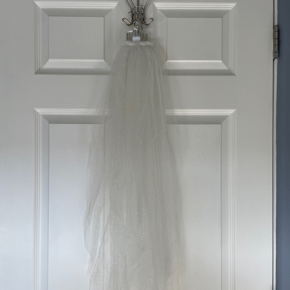 Elbow length wedding veil - sparkly